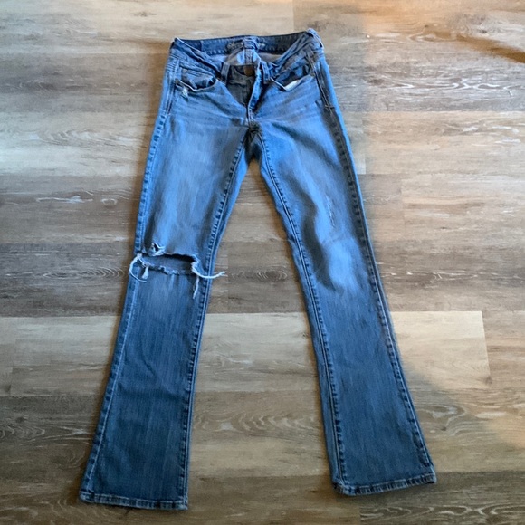 Distressed American Eagle low-rise jeans with sequin details - Picture 2 of 5